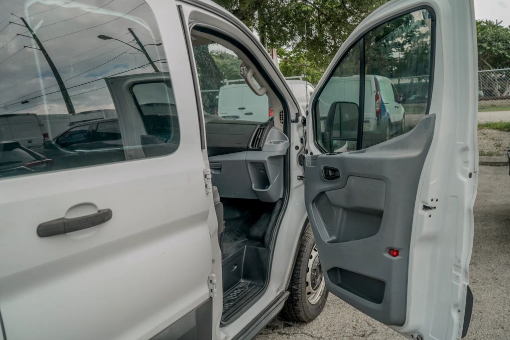 
								2017 Ford Transit 250 Van Low Roof w/60/40 Side Door w/RWB Van 3D full									