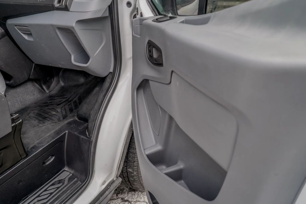 
								2017 Ford Transit 250 Van Low Roof w/60/40 Side Door w/RWB Van 3D full									