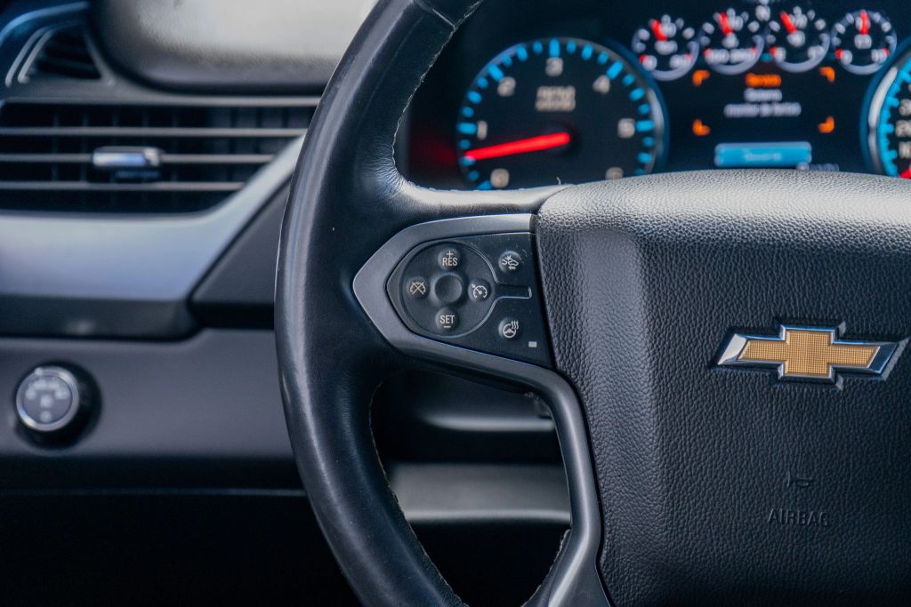 
								2017 Chevrolet Suburban LT Sport Utility 4D full									