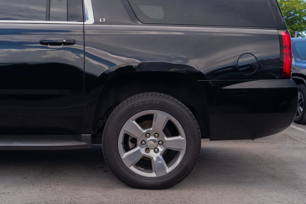 
								2017 Chevrolet Suburban LT Sport Utility 4D full									