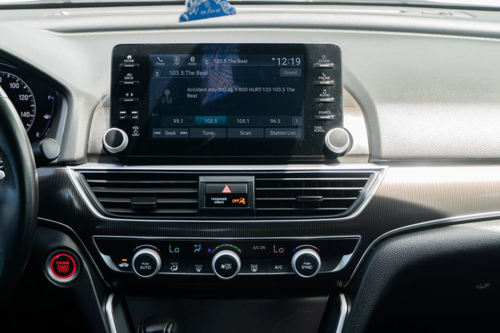 
								2020 Honda Accord Sport Sedan 4D full									