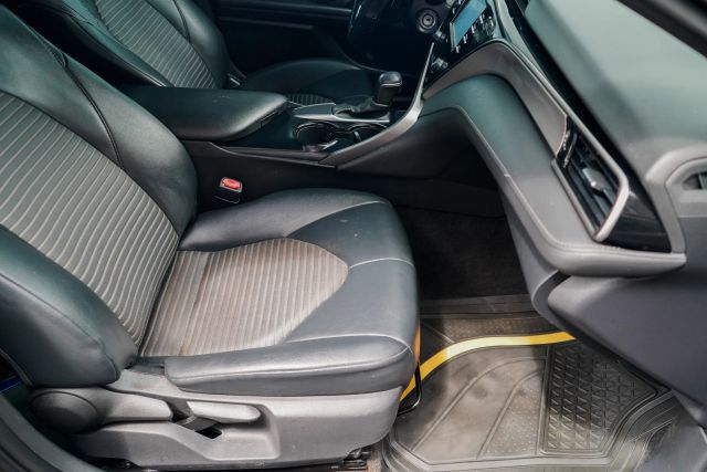 
								2020 Toyota Camry SE Sedan 4D full									