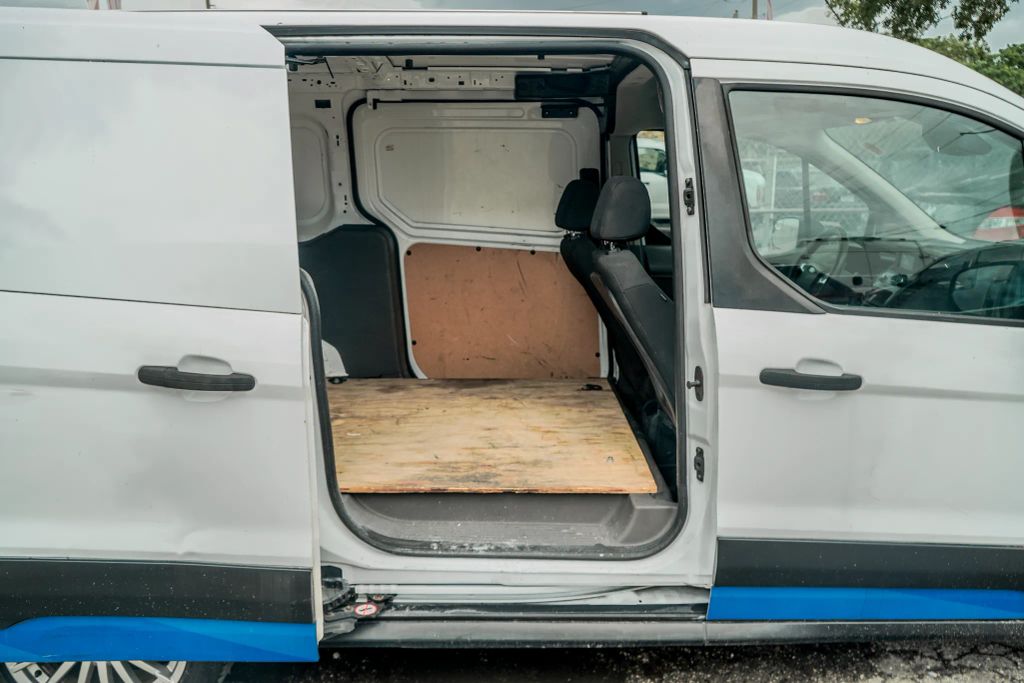 
								2019 Ford Transit Connect Cargo XL Van 4D full									
