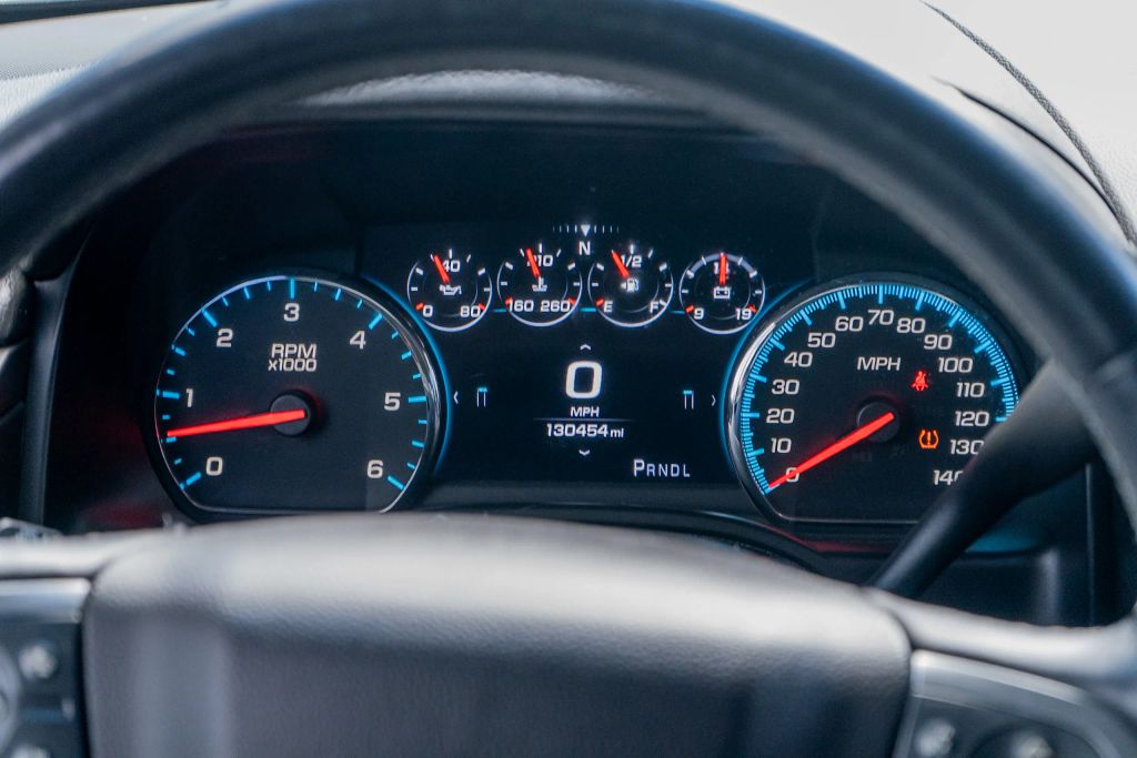 
								2017 Chevrolet Suburban LT Sport Utility 4D full									