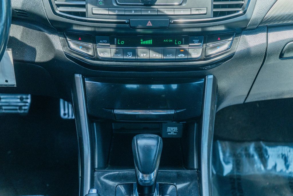 
								2017 Honda Accord Sport Sedan 4D full									