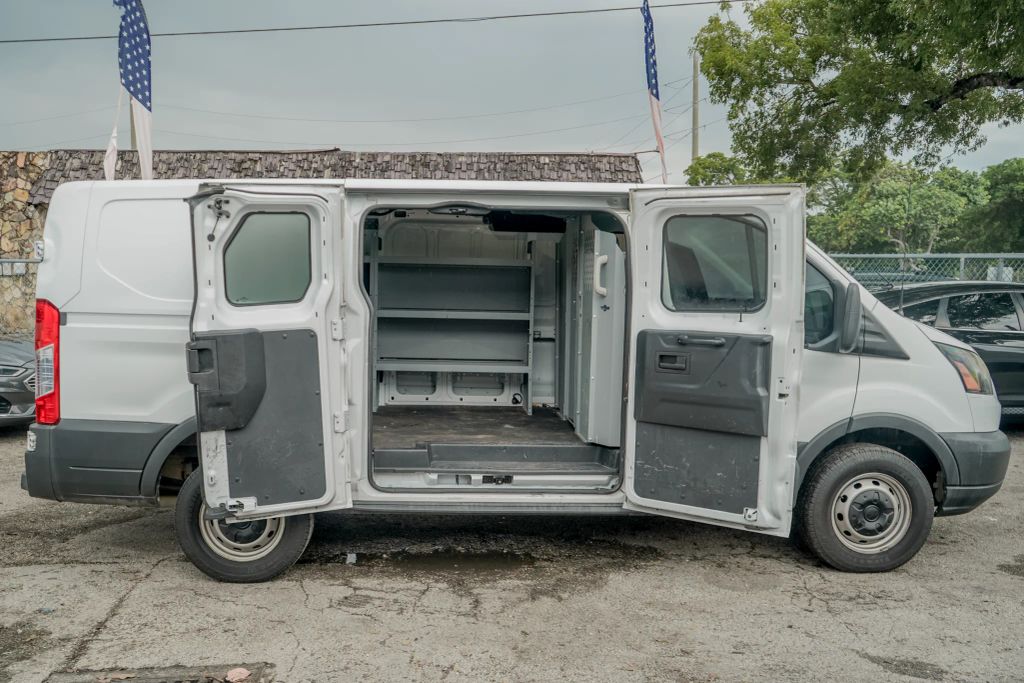 
								2017 Ford Transit 250 Van Low Roof w/60/40 Side Door w/RWB Van 3D full									