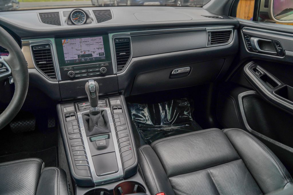 
								2018 Porsche Macan GTS Sport Utility 4D full									