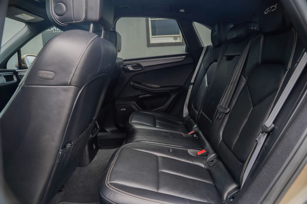 
								2018 Porsche Macan GTS Sport Utility 4D full									