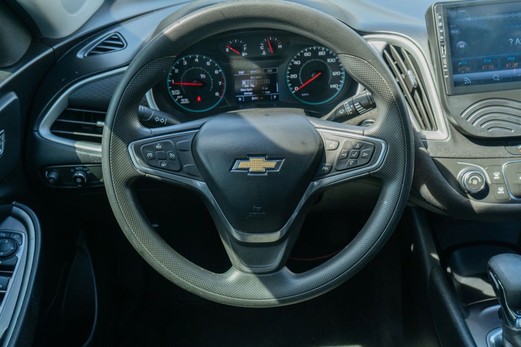 
								2022 Chevrolet Malibu LS Sedan 4D full									