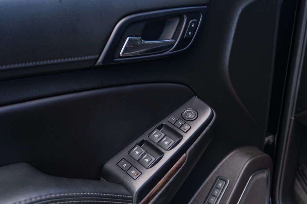 
								2017 Chevrolet Suburban LT Sport Utility 4D full									