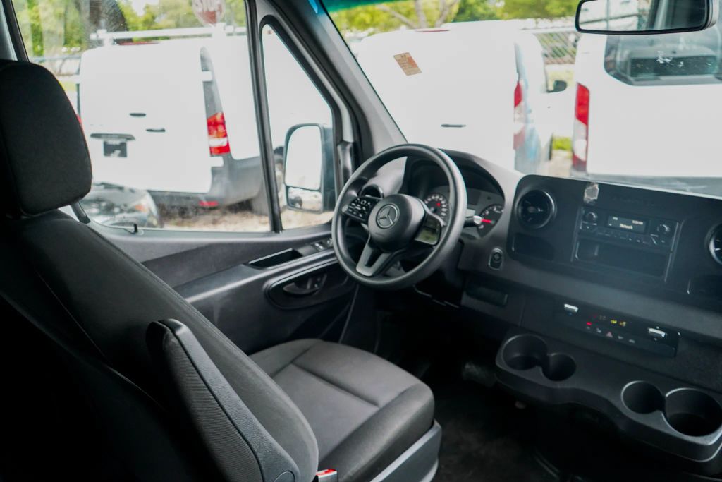 
								2023 Mercedes-Benz Sprinter 2500 Cargo High Roof w/170  WB Van 3D full									