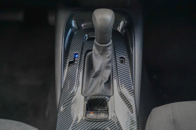 
								2021 Toyota Corolla LE Sedan 4D full									