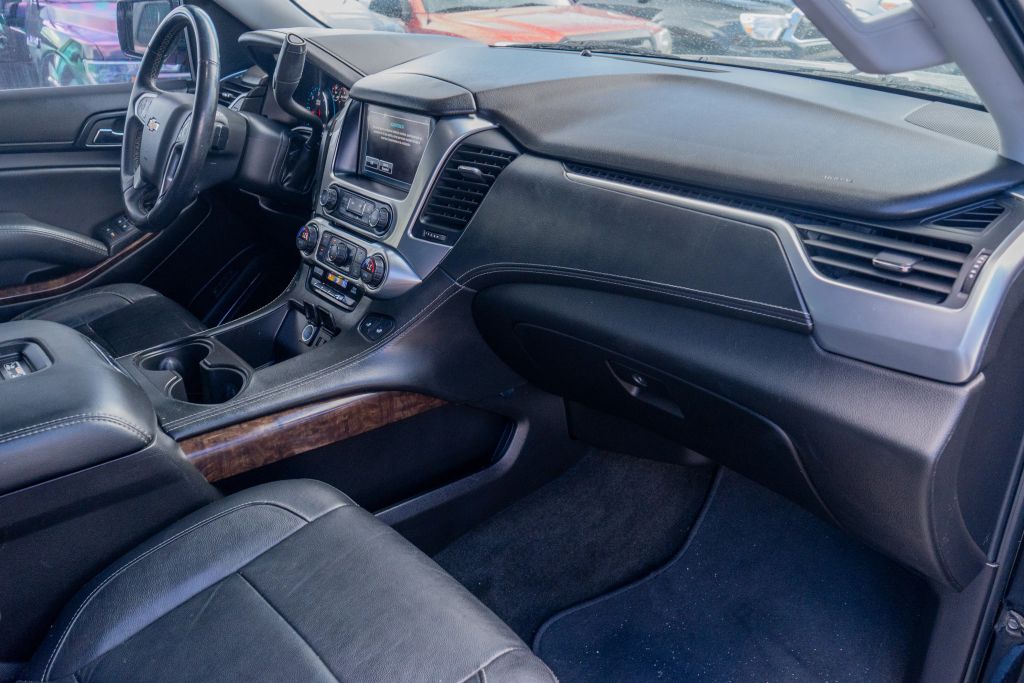 
								2017 Chevrolet Suburban LT Sport Utility 4D full									