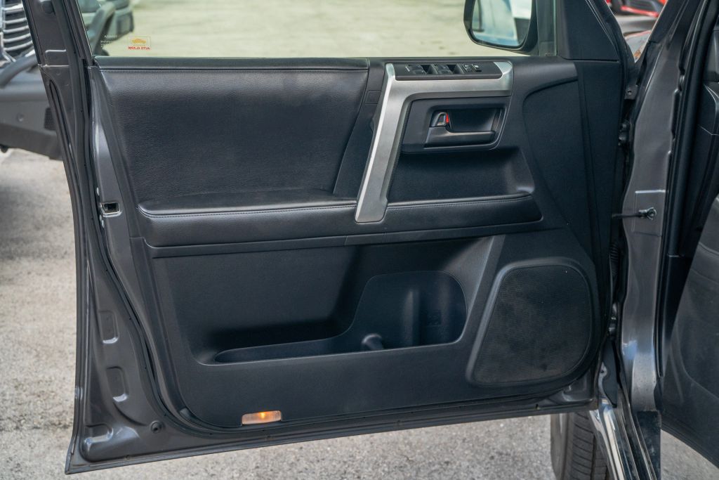 
								2012 Toyota 4Runner Limited Sport Utility 4D full									