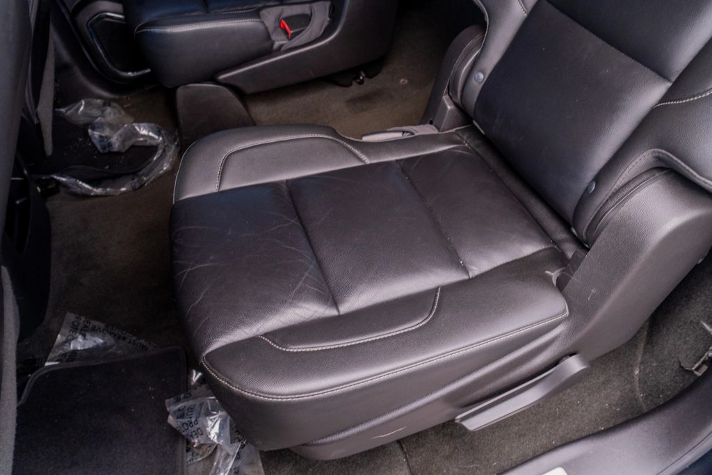 
								2017 Chevrolet Suburban LT Sport Utility 4D full									