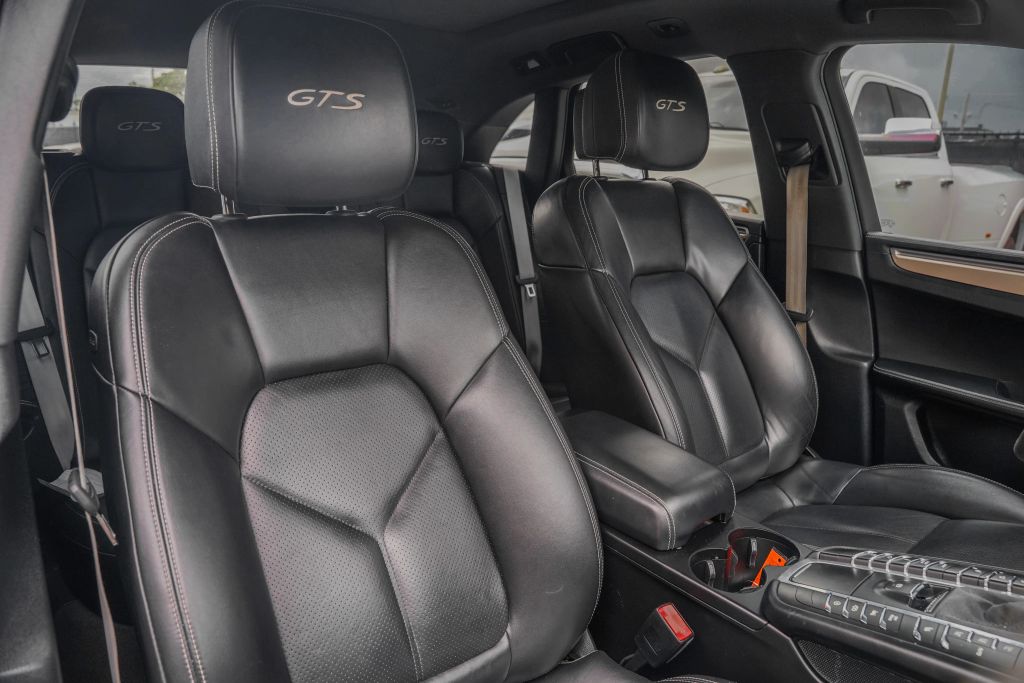 
								2018 Porsche Macan GTS Sport Utility 4D full									