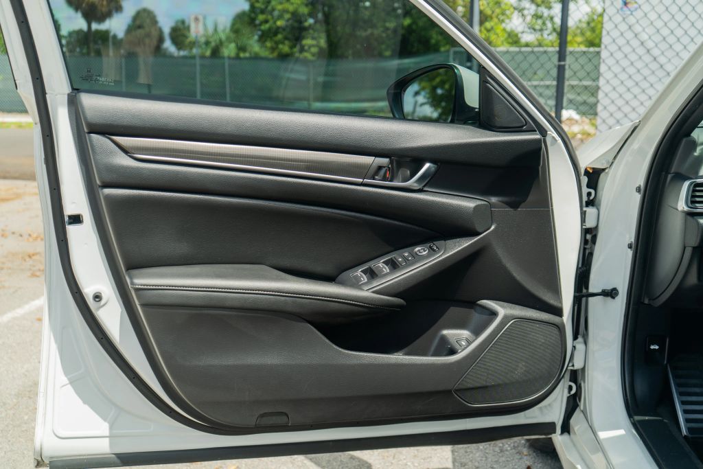 
								2020 Honda Accord Sport Sedan 4D full									