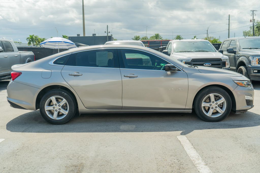 
								2022 Chevrolet Malibu LS Sedan 4D full									