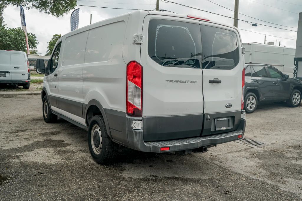 
								2017 Ford Transit 250 Van Low Roof w/60/40 Side Door w/RWB Van 3D full									