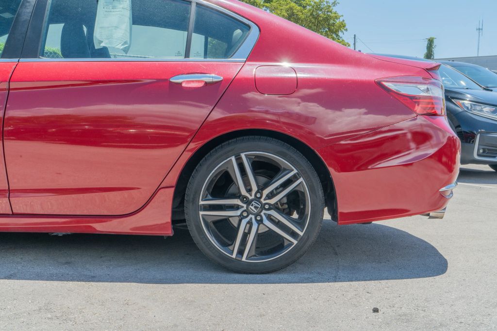 
								2017 Honda Accord Sport Sedan 4D full									