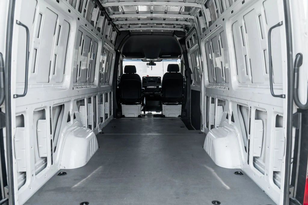 
								2023 Mercedes-Benz Sprinter 2500 Cargo High Roof w/170  WB Van 3D full									