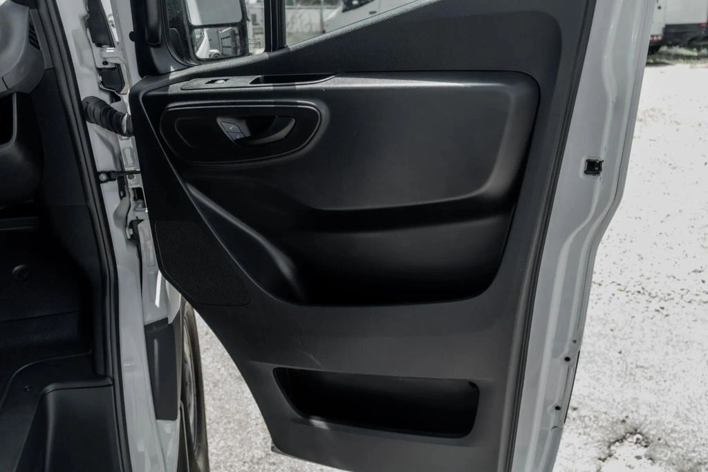 
								2023 Mercedes-Benz Sprinter 2500 Cargo High Roof w/170  WB Van 3D full									