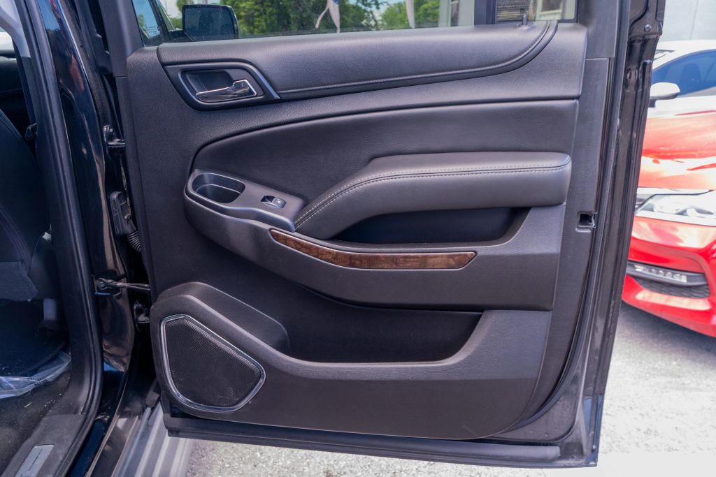 
								2017 Chevrolet Suburban LT Sport Utility 4D full									