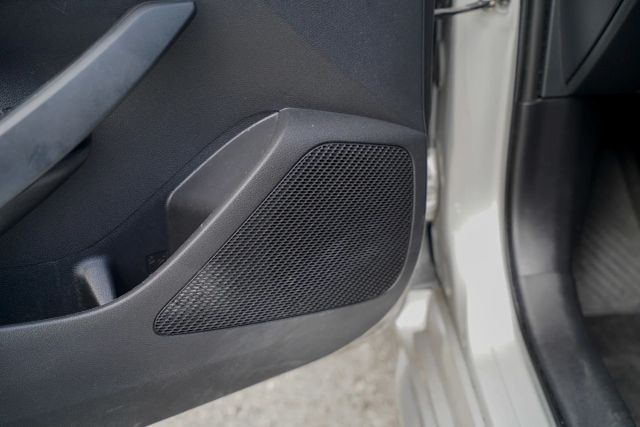 
								2021 Toyota Corolla LE Sedan 4D full									