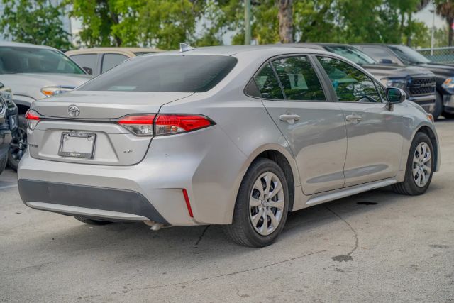 
								2021 Toyota Corolla LE Sedan 4D full									