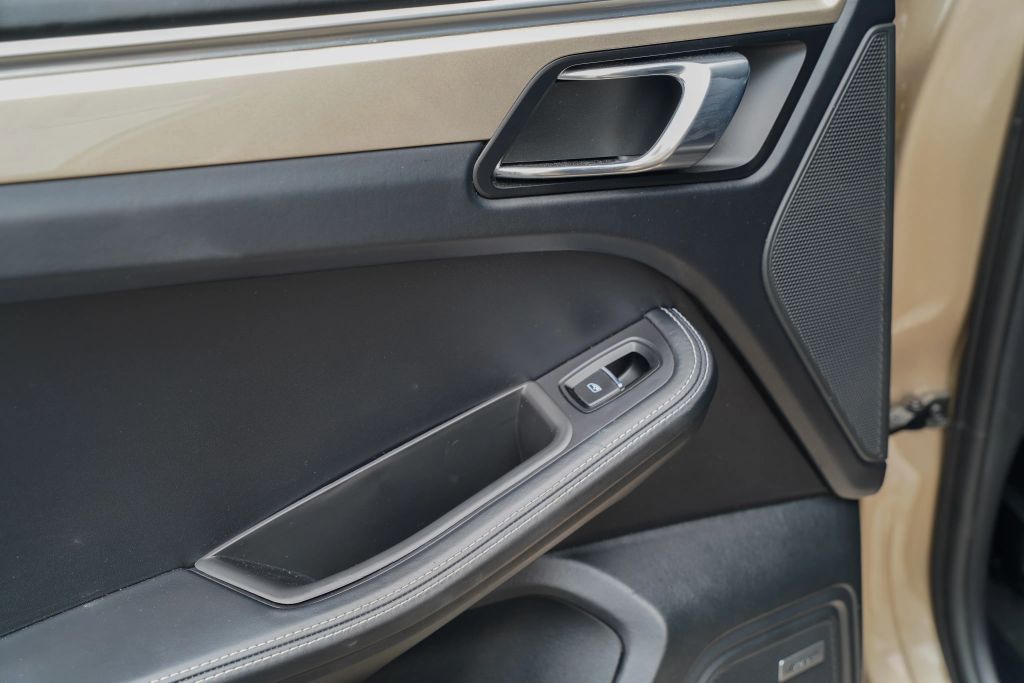 
								2018 Porsche Macan GTS Sport Utility 4D full									