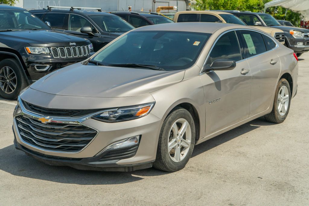 
								2022 Chevrolet Malibu LS Sedan 4D full									