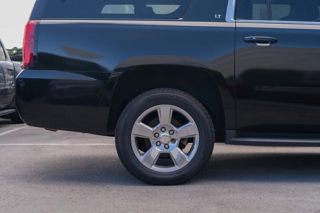 
								2017 Chevrolet Suburban LT Sport Utility 4D full									