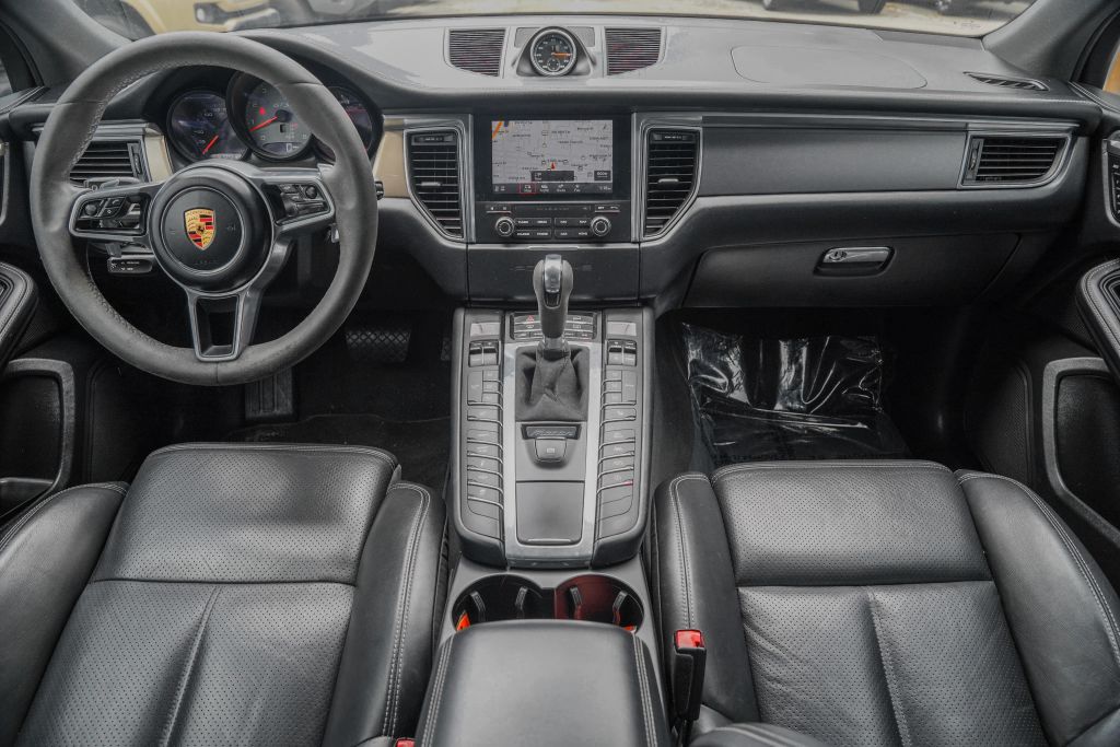 
								2018 Porsche Macan GTS Sport Utility 4D full									