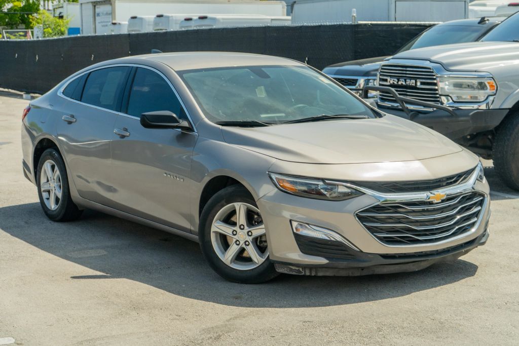 
								2022 Chevrolet Malibu LS Sedan 4D full									