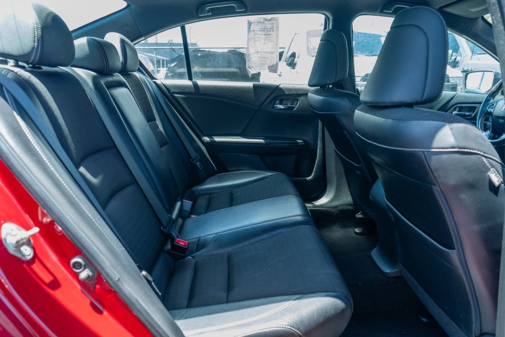 
								2017 Honda Accord Sport Sedan 4D full									