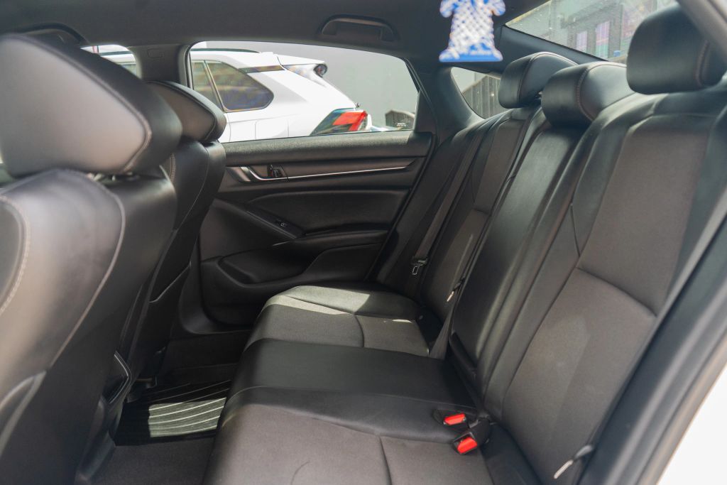 
								2020 Honda Accord Sport Sedan 4D full									