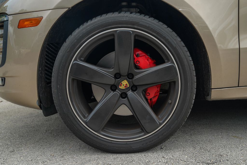 
								2018 Porsche Macan GTS Sport Utility 4D full									