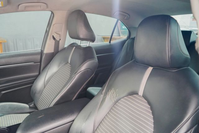 
								2020 Toyota Camry SE Sedan 4D full									