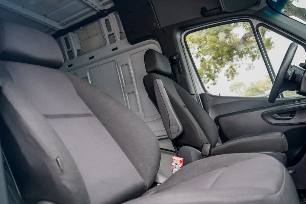 
								2023 Mercedes-Benz Sprinter 2500 Cargo High Roof w/170  WB Van 3D full									