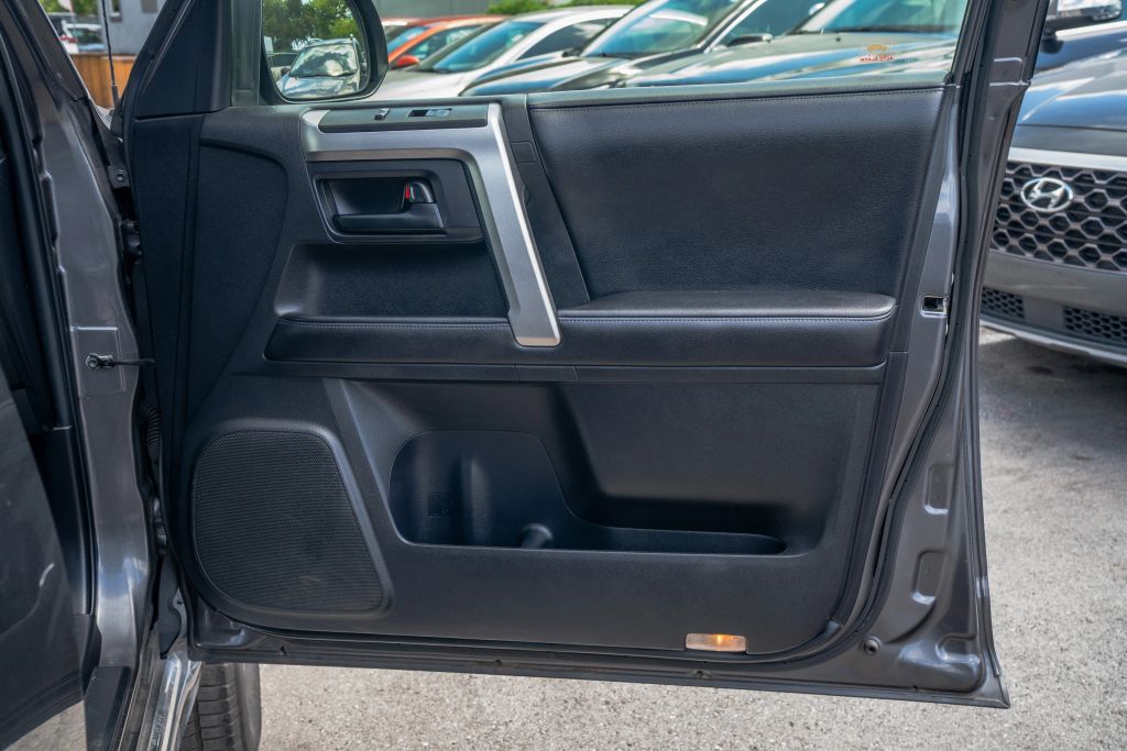 
								2012 Toyota 4Runner Limited Sport Utility 4D full									