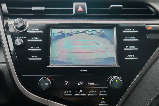 
								2020 Toyota Camry SE Sedan 4D full									