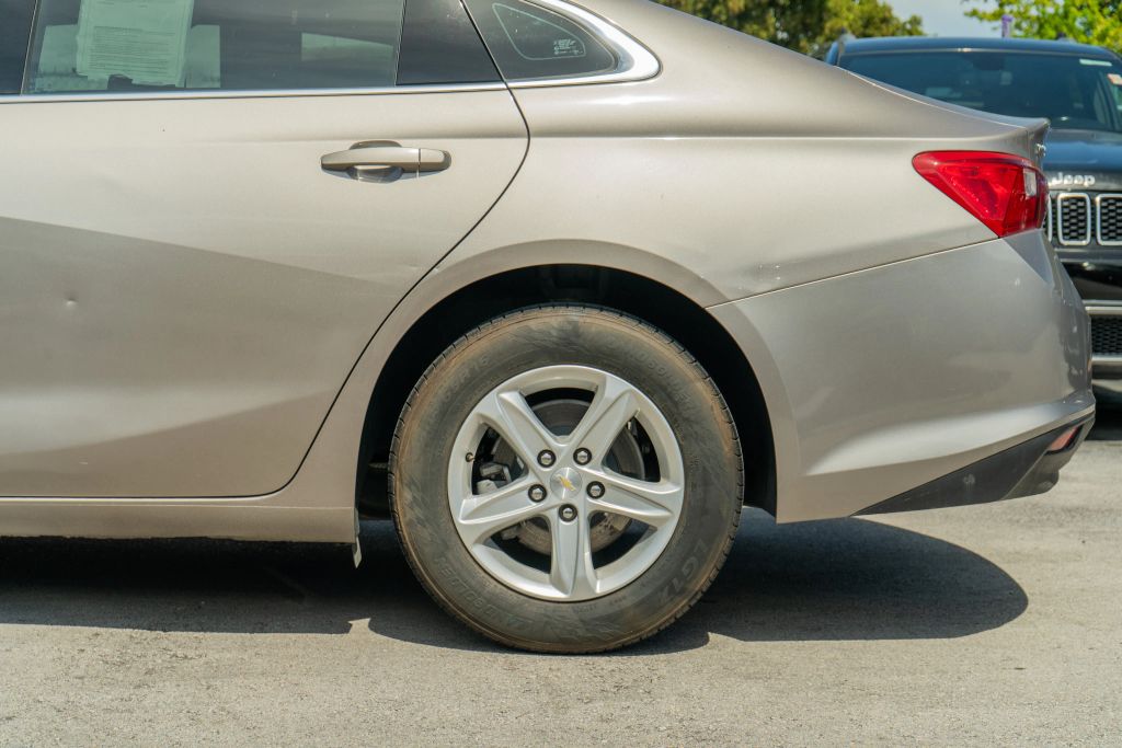 
								2022 Chevrolet Malibu LS Sedan 4D full									