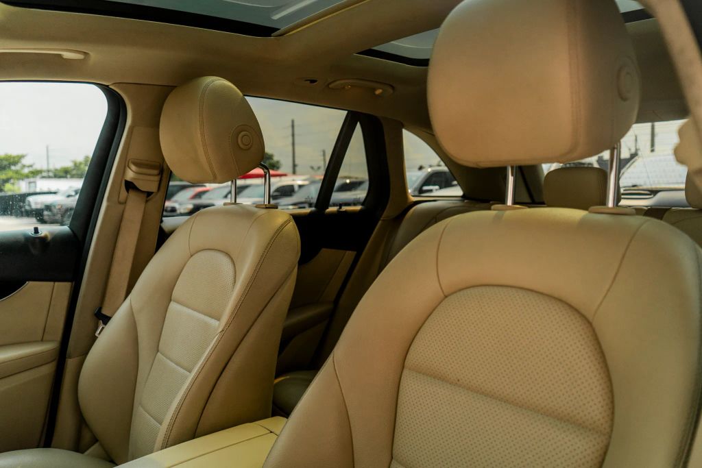 
								2020 Mercedes-Benz GLC GLC 300 Sport Utility 4D full									