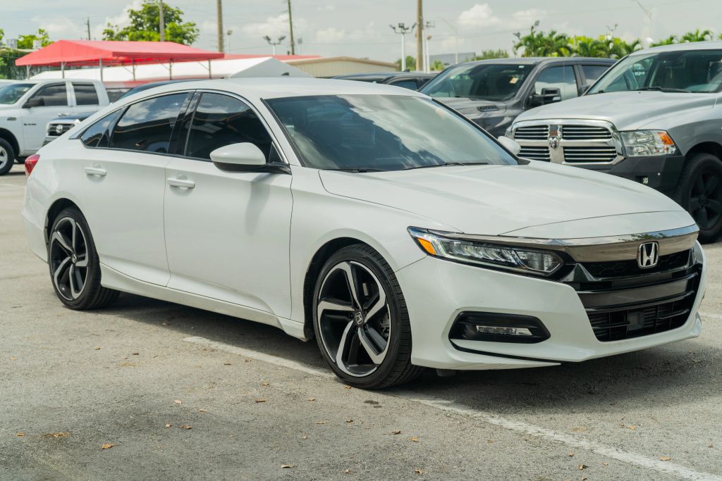 
								2020 Honda Accord Sport Sedan 4D full									