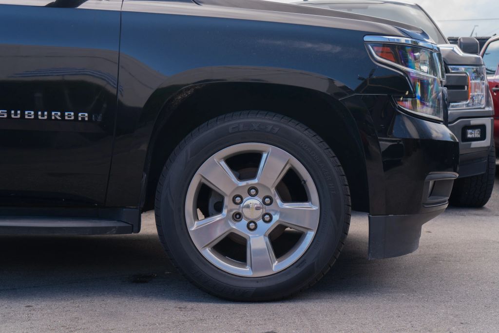 
								2017 Chevrolet Suburban LT Sport Utility 4D full									