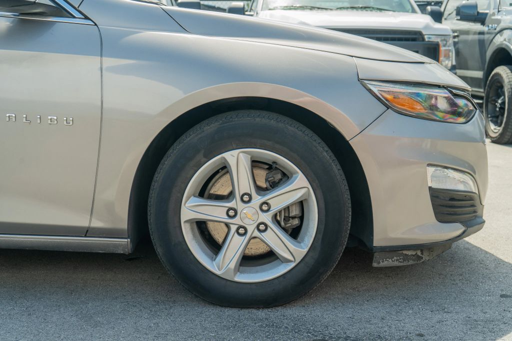 
								2022 Chevrolet Malibu LS Sedan 4D full									