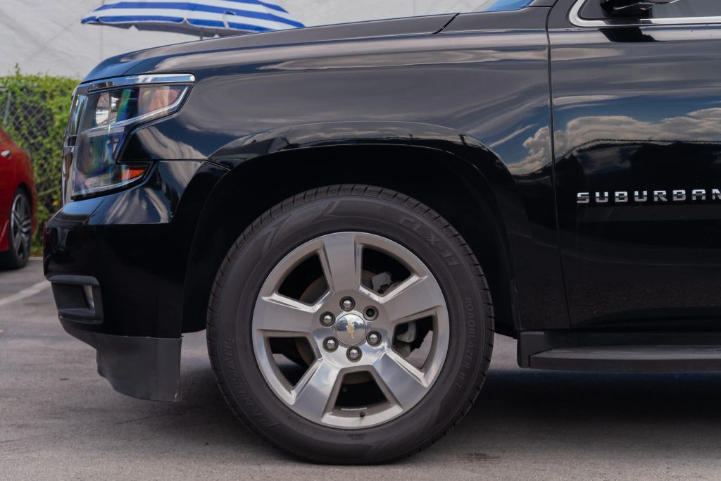 
								2017 Chevrolet Suburban LT Sport Utility 4D full									