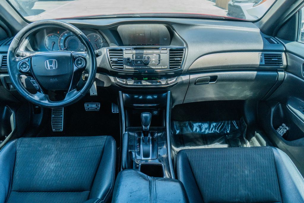 
								2017 Honda Accord Sport Sedan 4D full									