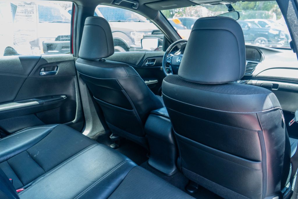 
								2017 Honda Accord Sport Sedan 4D full									