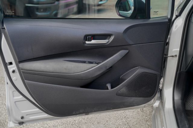 
								2021 Toyota Corolla LE Sedan 4D full									